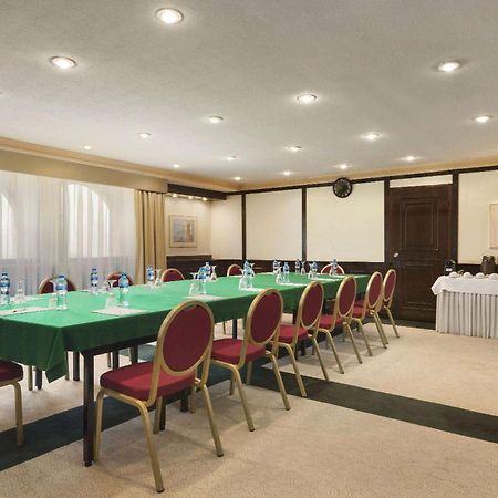 Ramada By Wyndham Bahrain Hotel Манама Екстериор снимка