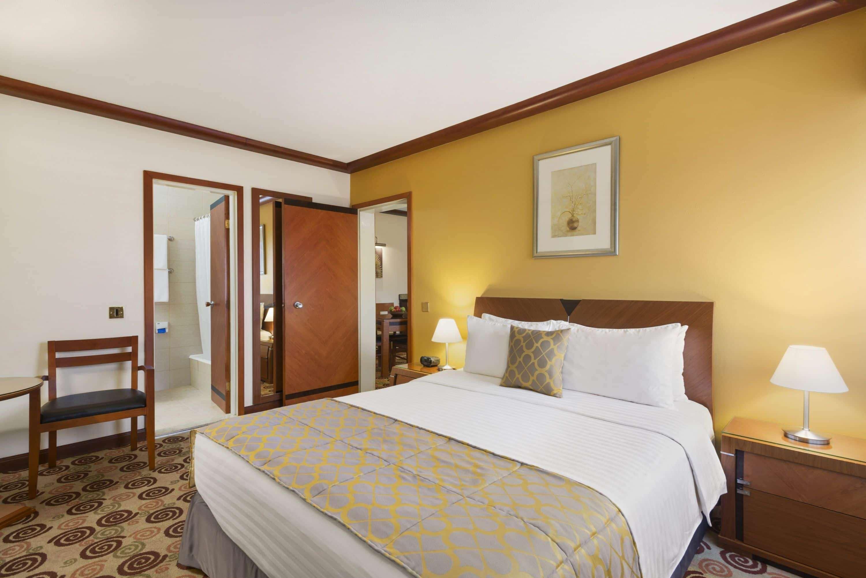 Ramada By Wyndham Bahrain Hotel Манама Екстериор снимка