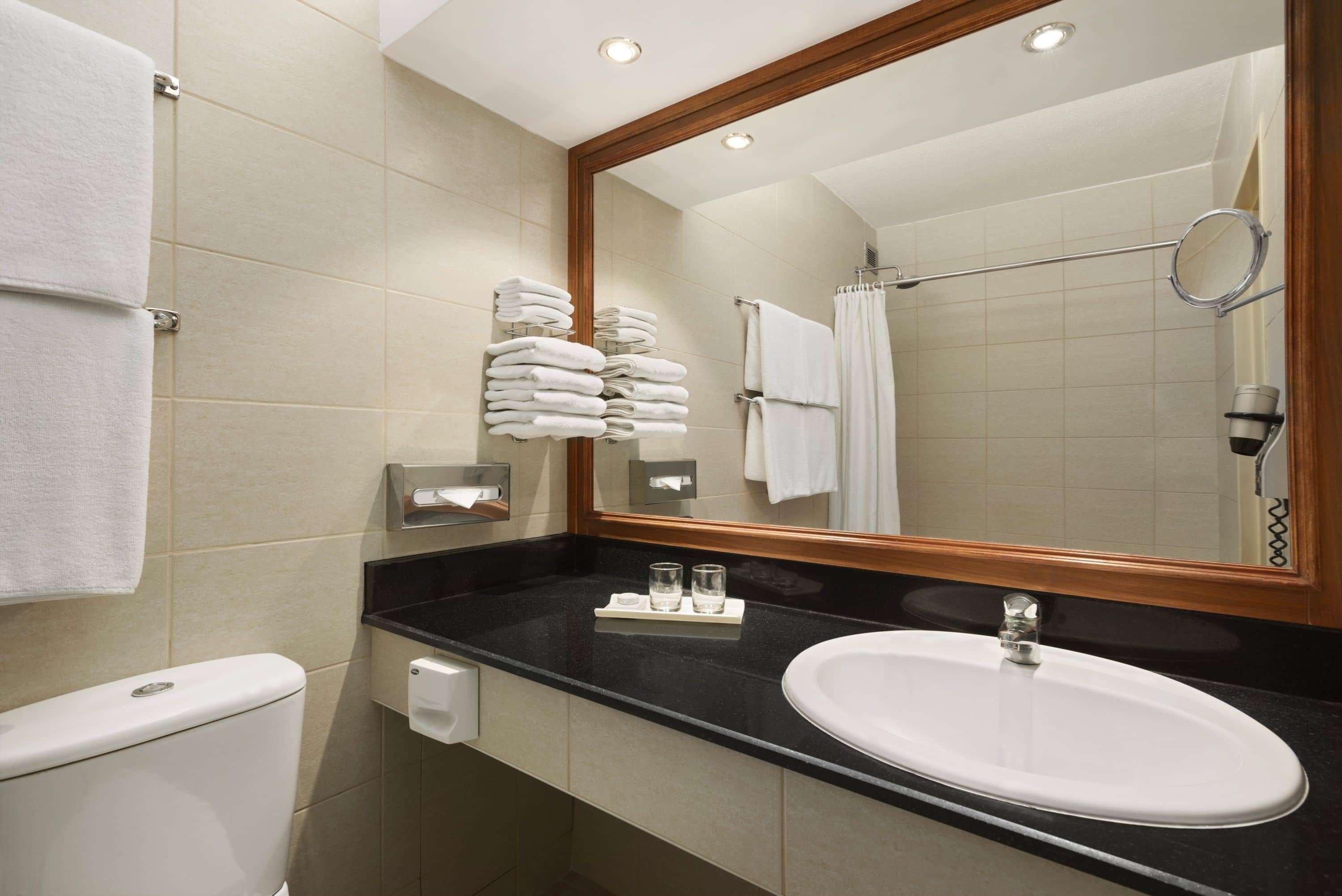 Ramada By Wyndham Bahrain Hotel Манама Екстериор снимка