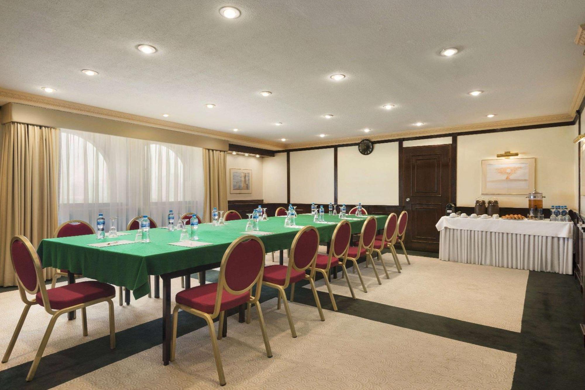 Ramada By Wyndham Bahrain Hotel Манама Екстериор снимка