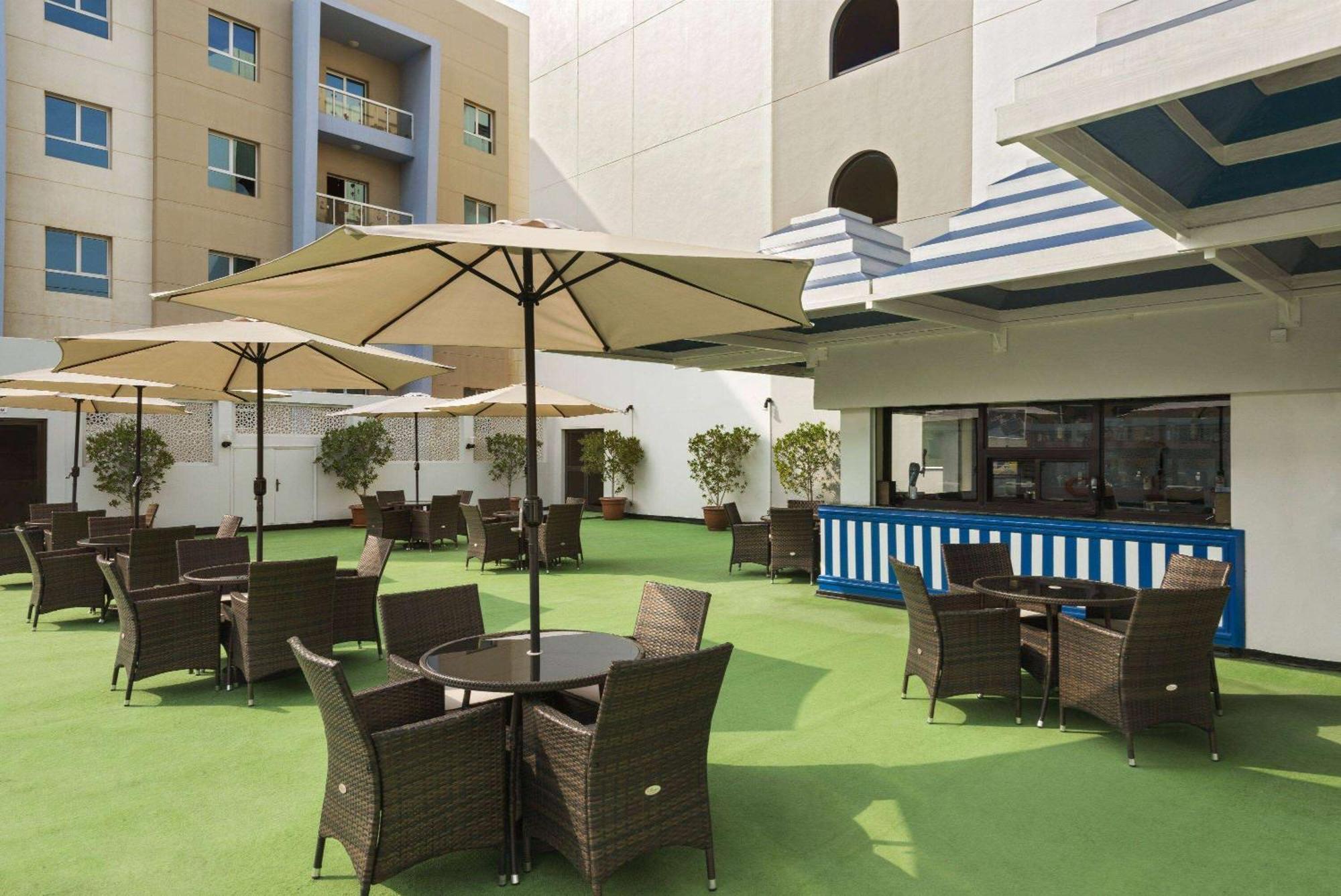 Ramada By Wyndham Bahrain Hotel Манама Екстериор снимка