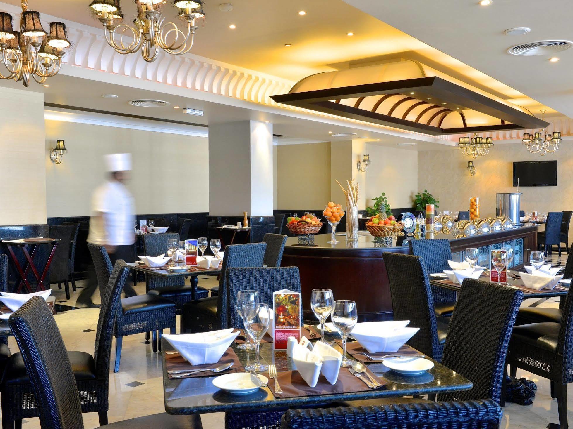 Ramada By Wyndham Bahrain Hotel Манама Екстериор снимка