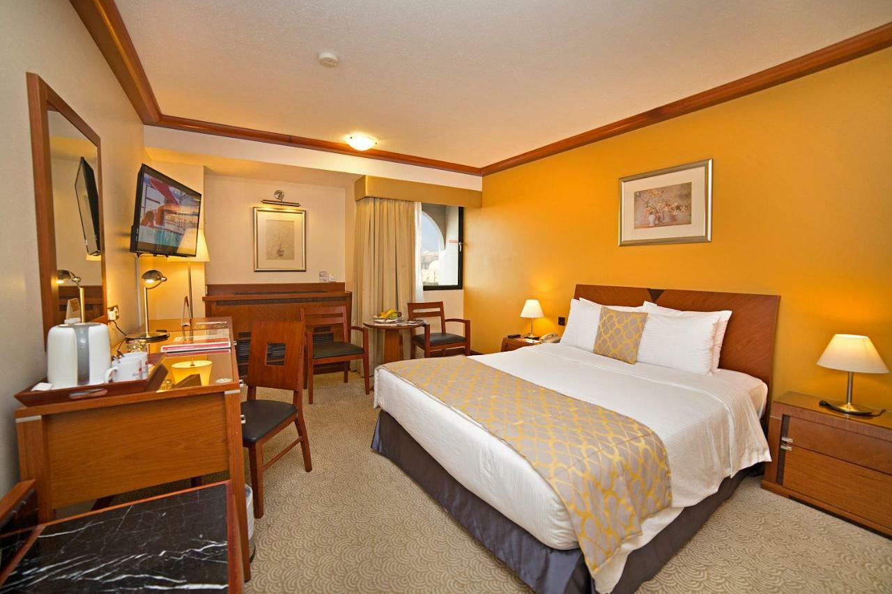 Ramada By Wyndham Bahrain Hotel Манама Екстериор снимка