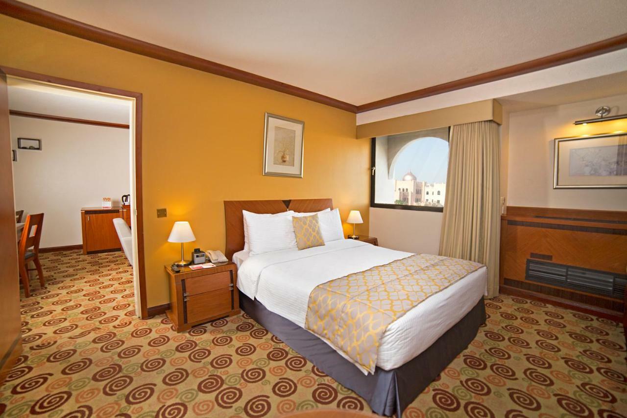 Ramada By Wyndham Bahrain Hotel Манама Екстериор снимка